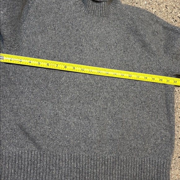 SOLD. DO NOT BUY Dark Brown Turtleneck Sweater 100% Cashmere cropped - Picture 5 of 6